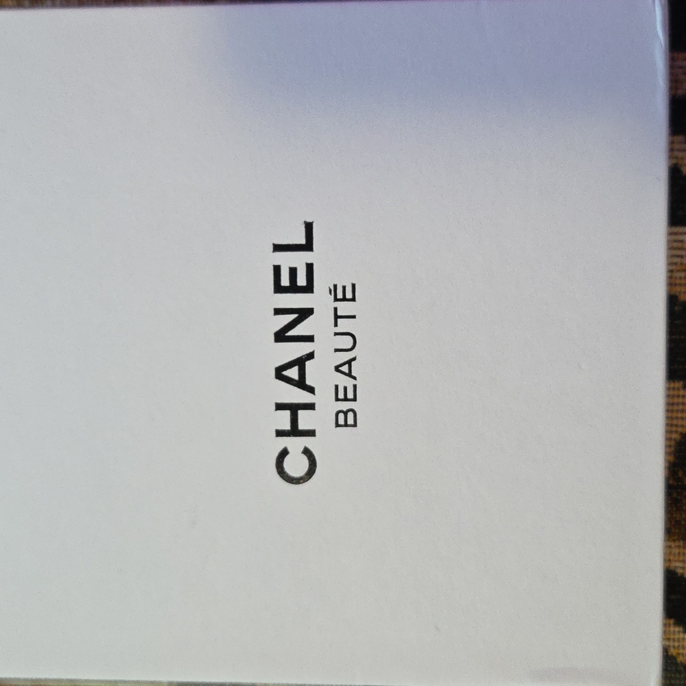 CHANEL Luxurious‎ Gold Compact Mirror - Picture 3 of 3